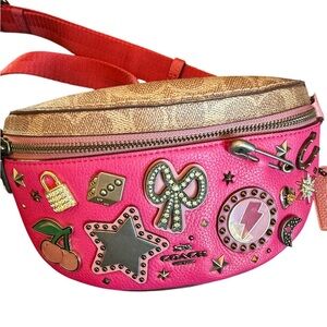 NEW COACH RARE SOUVENIR PINS CHARMS LEATHER BELT BAG PINK BRWON RED